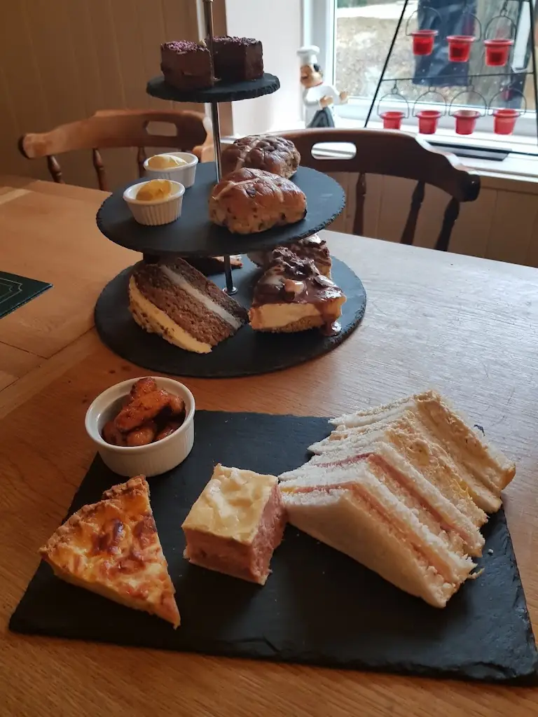 Menu_The Llwyncelyn Inn_Cwmbach_image_8