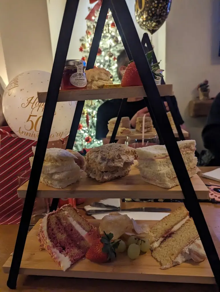 Claire Arnold_The Llwyncelyn Inn_Cwmbach_review