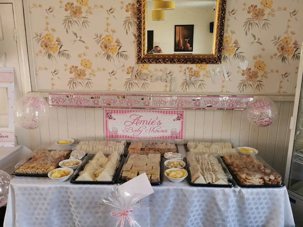 The Llwyncelyn Inn restaurant in Cwmbach