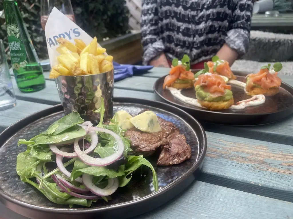 Harry's Cowbridge_Cowbridge_slider_image_3