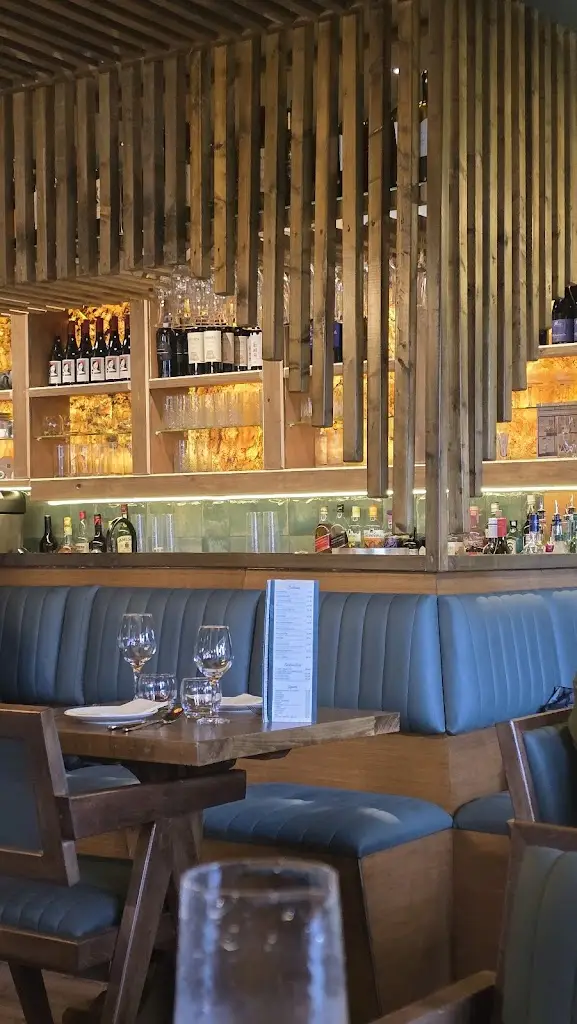 TOSCANA COWBRIDGE_Cowbridge_slider_image_2