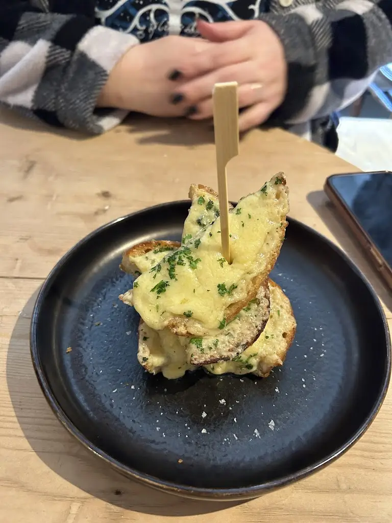 Tobias Robertson_The Bush Inn_Cowbridge_review