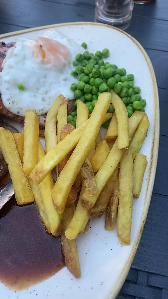 Misty_Duke Of Wellington Hotel_Cowbridge_review