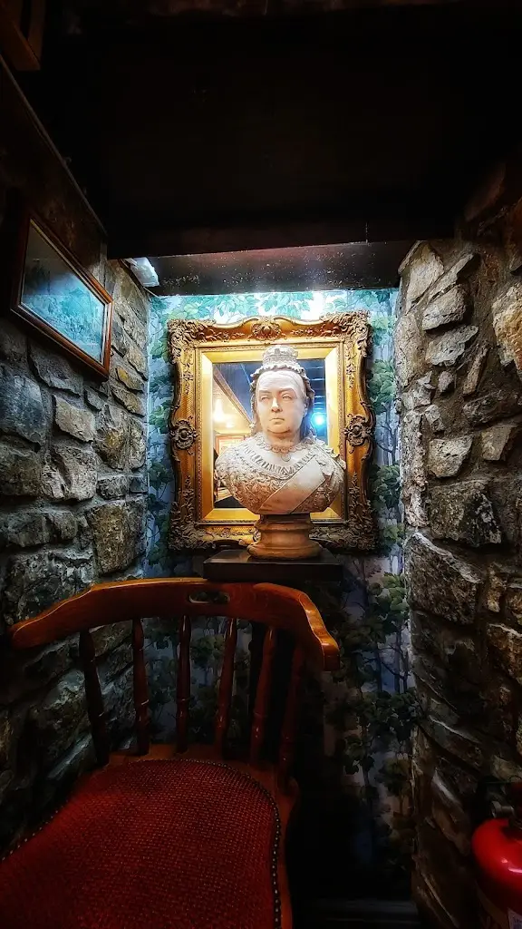 Aron Lötscher_Victoria Inn_Cowbridge_review