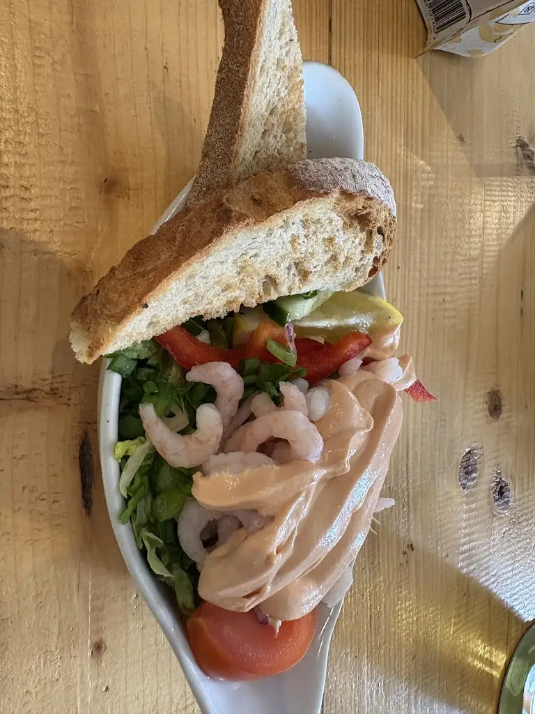 Rai Waldron_The White Lion_Cowbridge_review