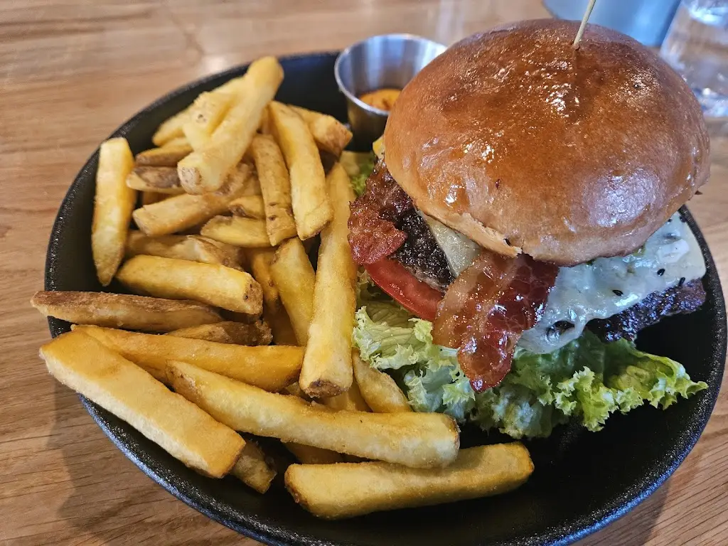 Bivin Mathew_One O'clock Gate_Dinas Powys_review