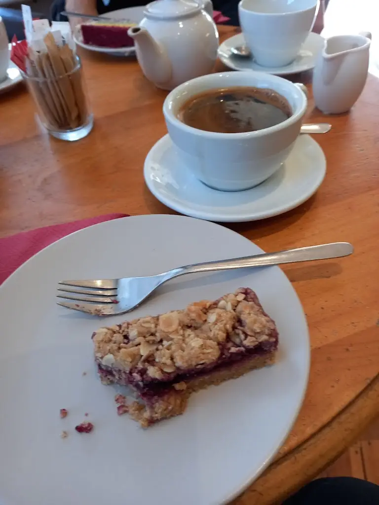 Lee Williams_The Wild Blackberry_Dinas Powys_review