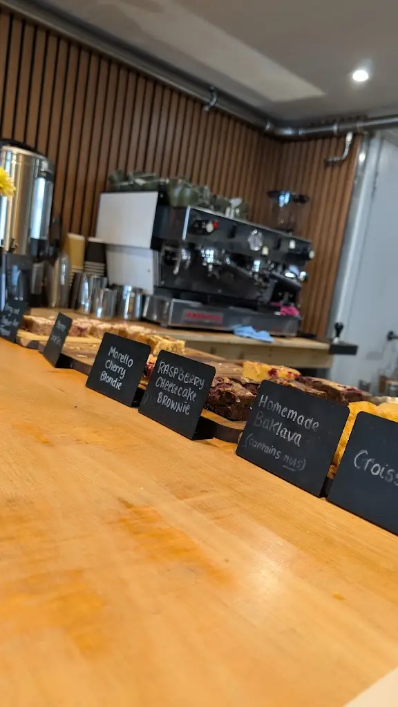 Beija Flor_Dinas Powys_slider_image_2