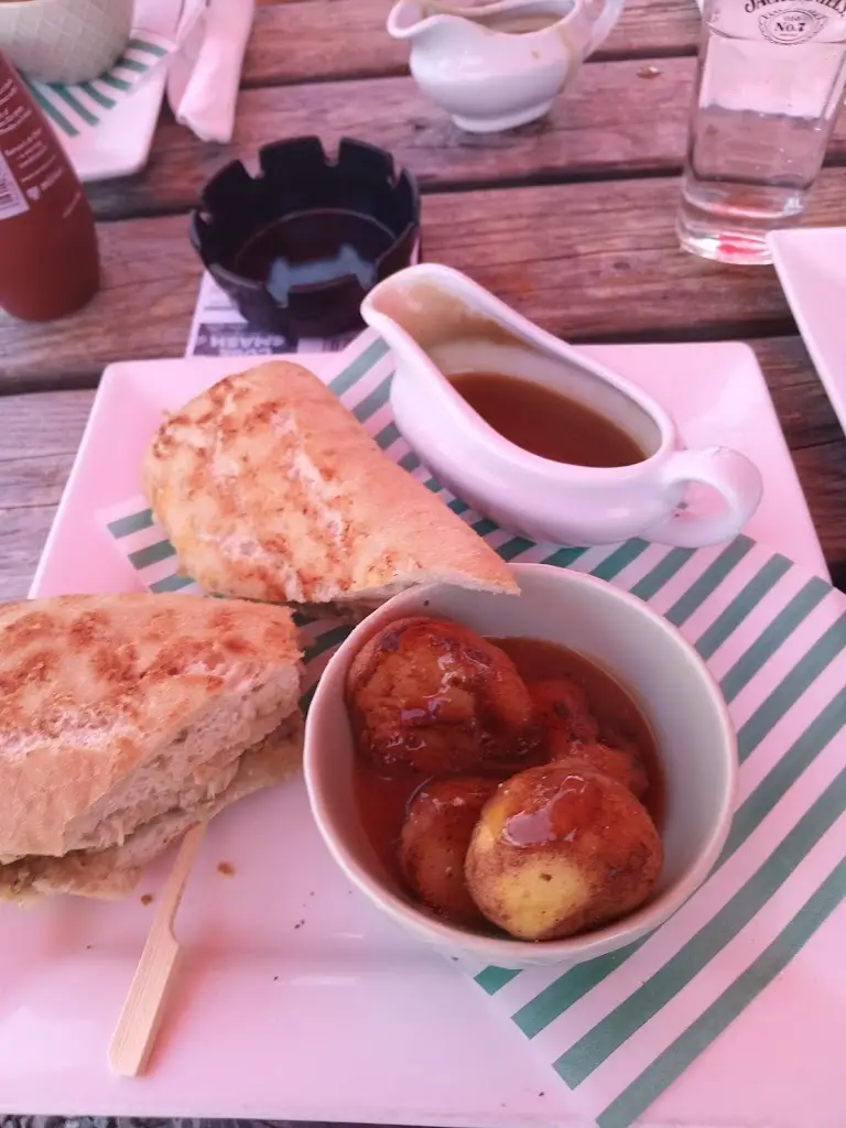 Sarah Morris_The Beaufort_Gilwern_review