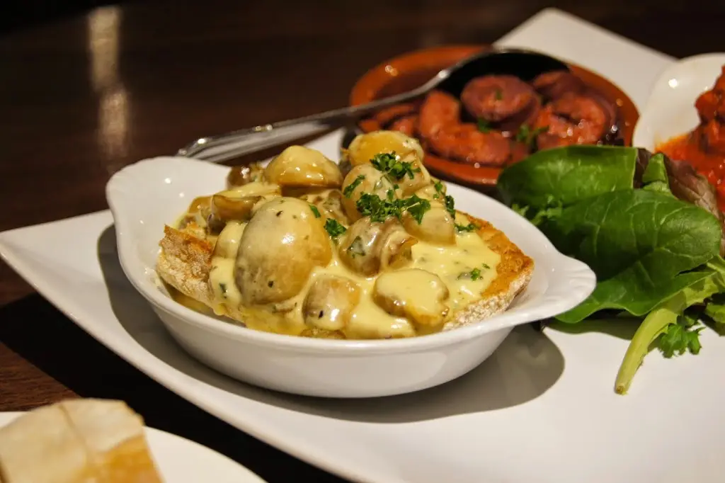 Giorgio's Mediterranean Restaurant and Bar_Bishops Waltham_slider_image_2