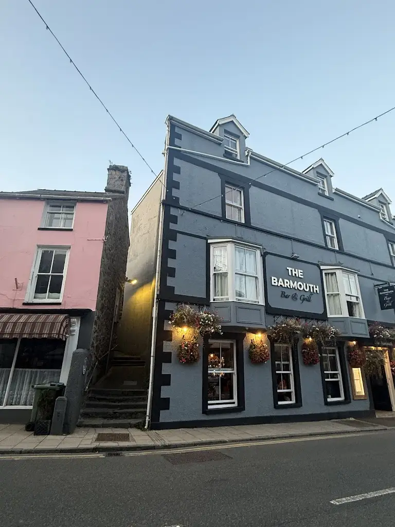 Emily Lloyd_The Barmouth Bar & Grill_Dyffryn Ardudwy_review