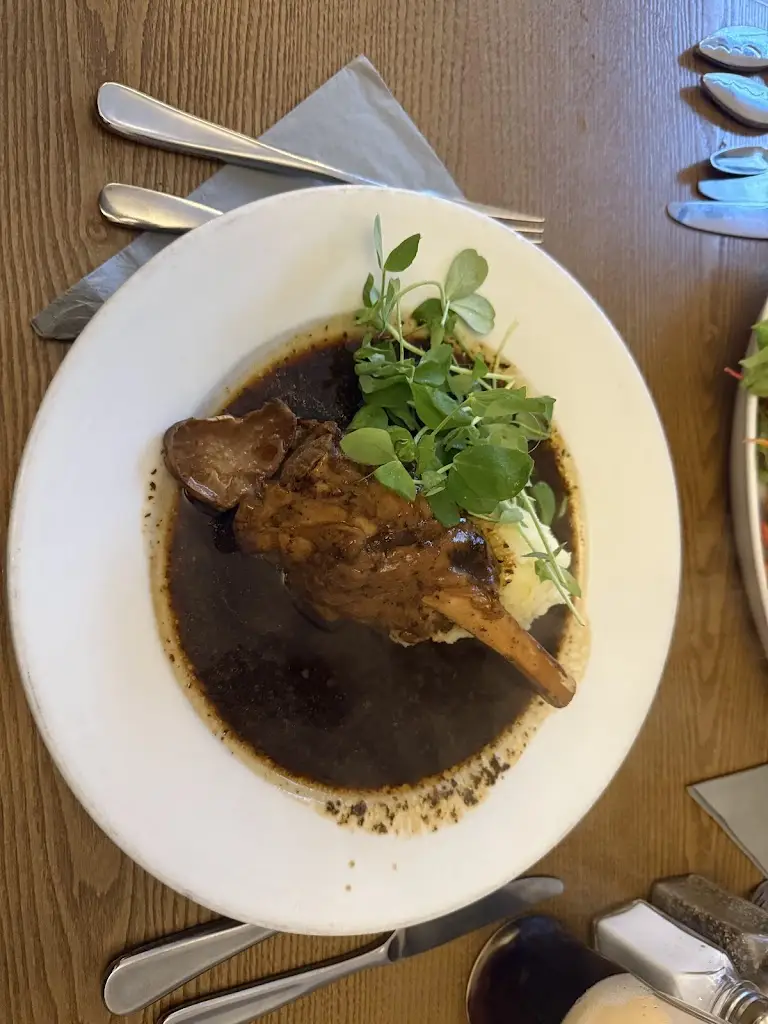 Charlii_lr_The Captain's Table_Dyffryn Ardudwy_review