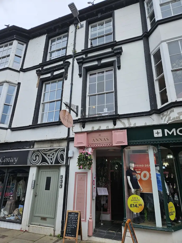 Cher Couvillion Wilson_Upstairs at Anna's_Conwy_review