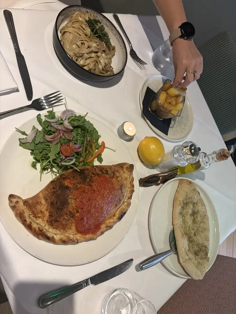Jake Thomas_Alfredo's Restaurant_Conwy_review