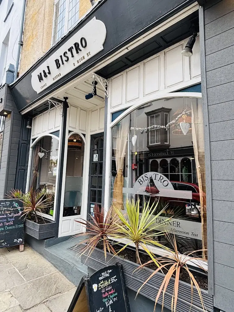 M & J Bistro restaurant in Conwy