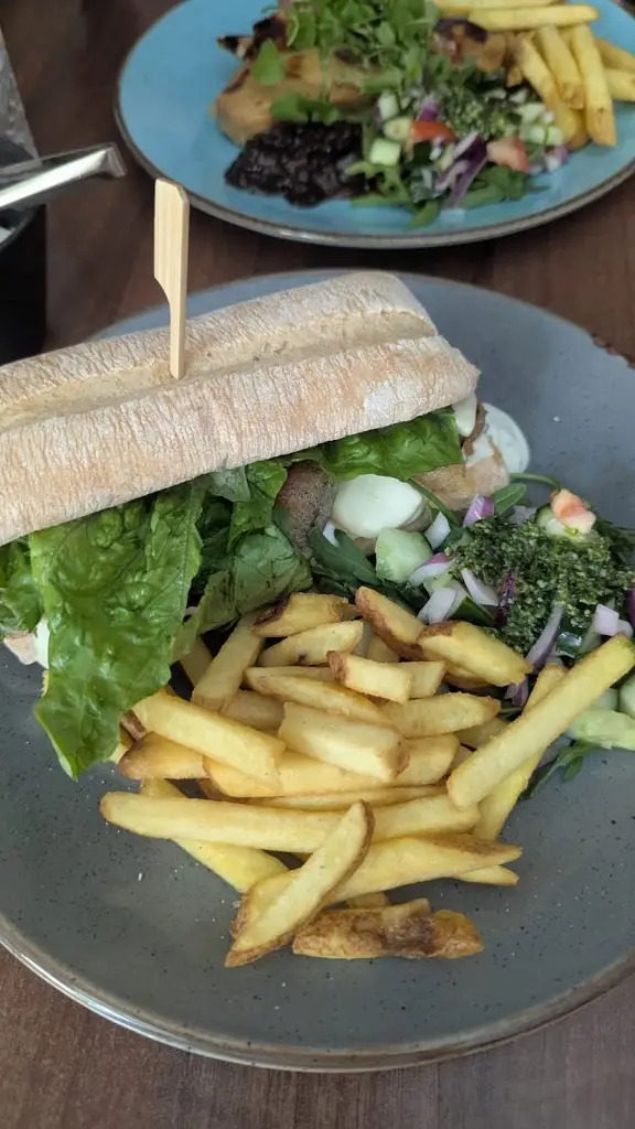 Gaz Hughes_The Castle Hotel_Conwy_review