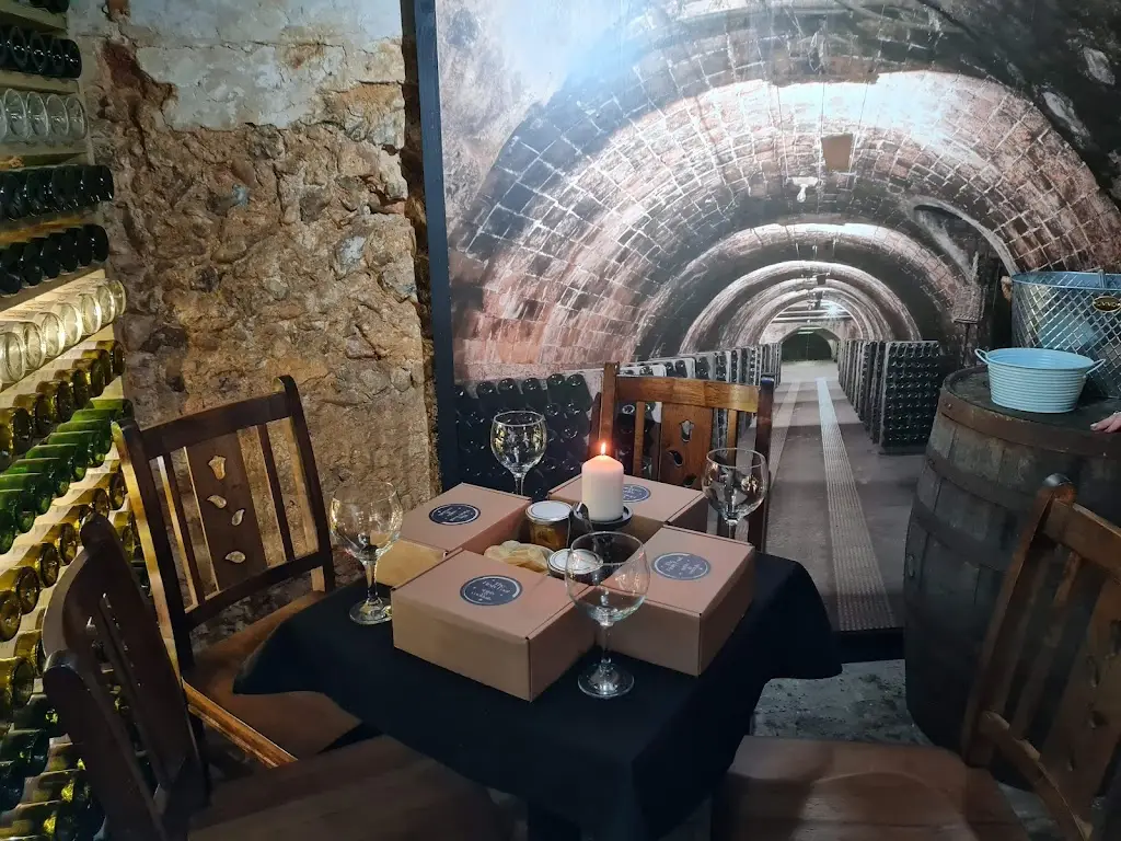 No.60 Coffee & Wine Bar_Bishops Waltham_slider_image_1