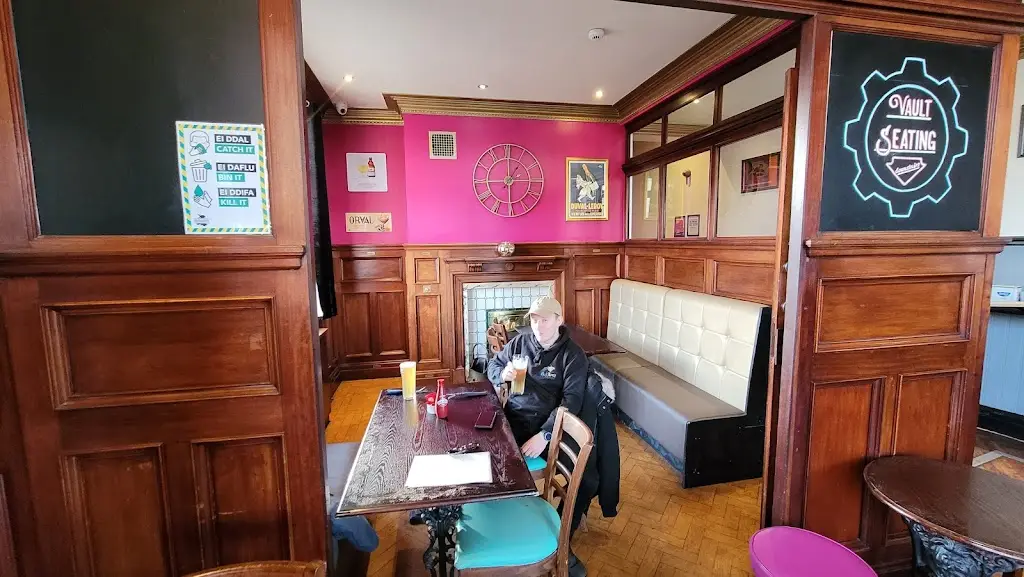 takingalooksee_Bank Of Conwy_Conwy_review