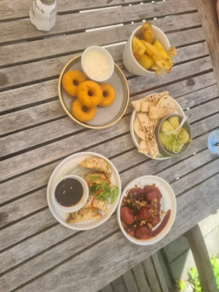 Dest Iny_The Cottage Loaf_Deganwy_review