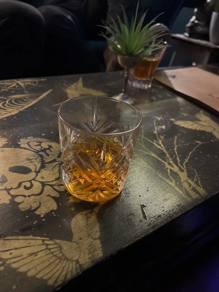 Menu_The Poison Apple Gin & Rum Bar_Glanamman_image_2