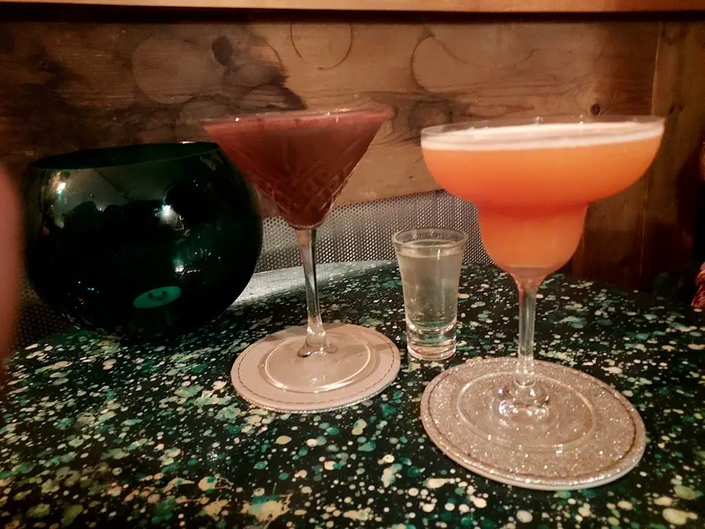 Menu_The Poison Apple Gin & Rum Bar_Glanamman_image_4