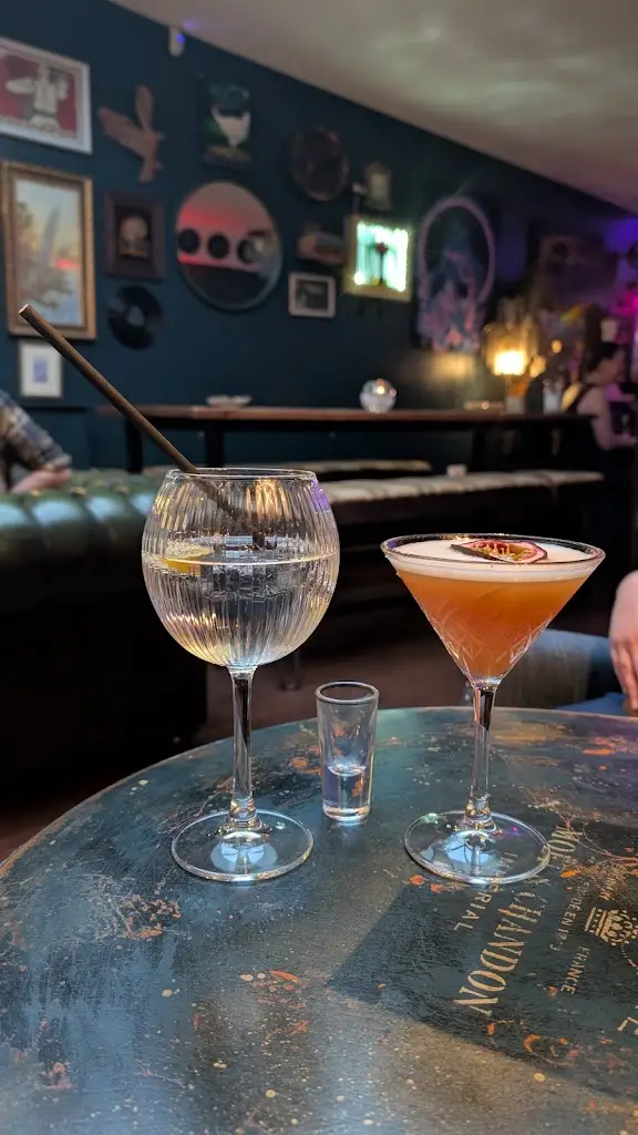 Kate F-S_The Poison Apple Gin & Rum Bar_Glanamman_review