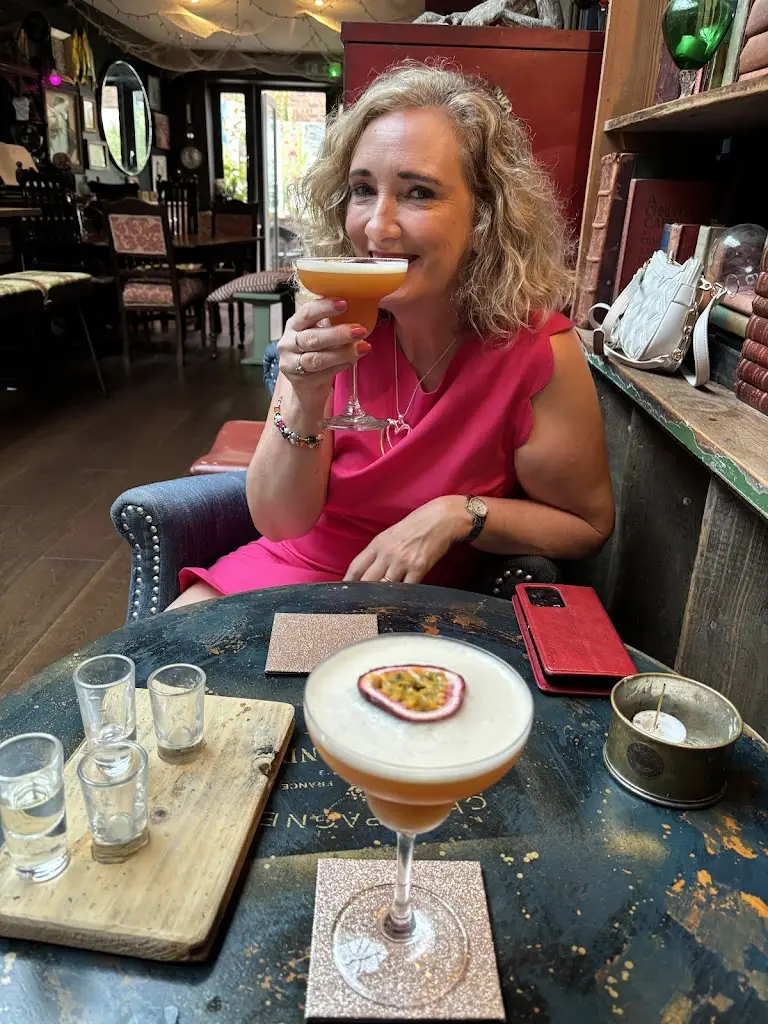 Phil Evans_The Poison Apple Gin & Rum Bar_Glanamman_review