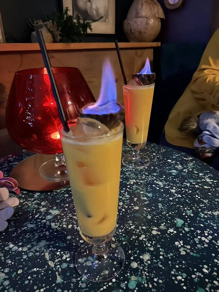 Zoe Davies_The Poison Apple Gin & Rum Bar_Glanamman_review