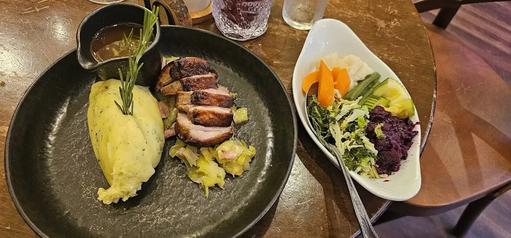 April van Es_Torrent Walk Hotel_Dolgellau_review