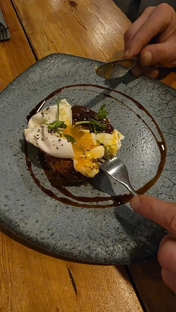 Dot Dot_Cross Foxes_Dolgellau_review