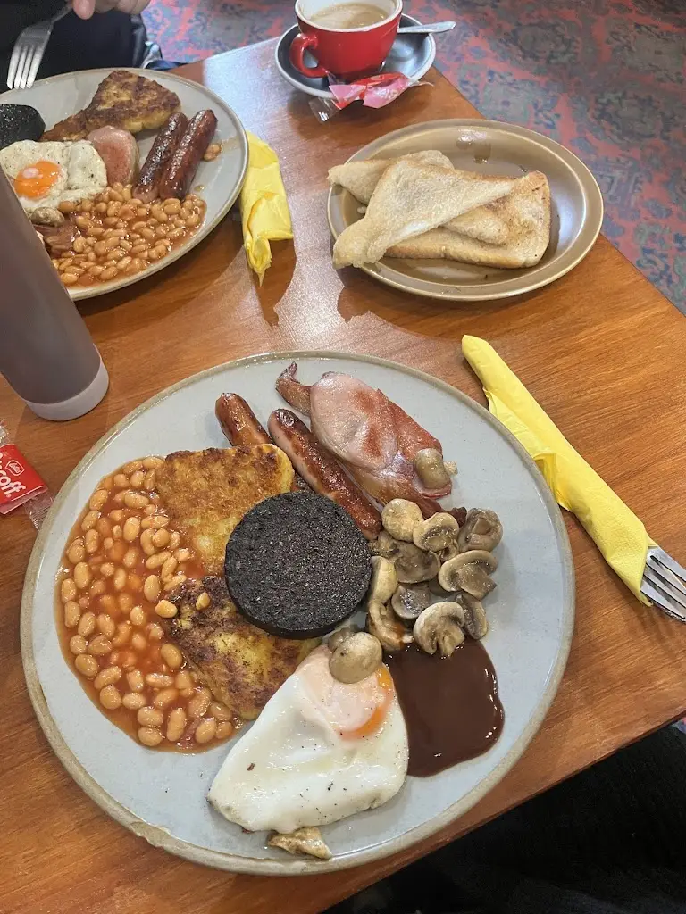 Becca Lenton_TH Roberts_Dolgellau_review