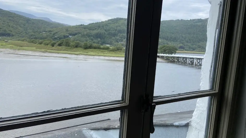 Steven Vickers_George III, Penmaenpool_Dolgellau_review