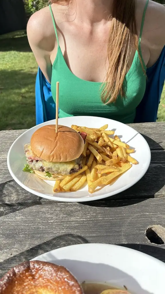 Peter Nemeth_The Hampshire Bowman_Bishops Waltham_review