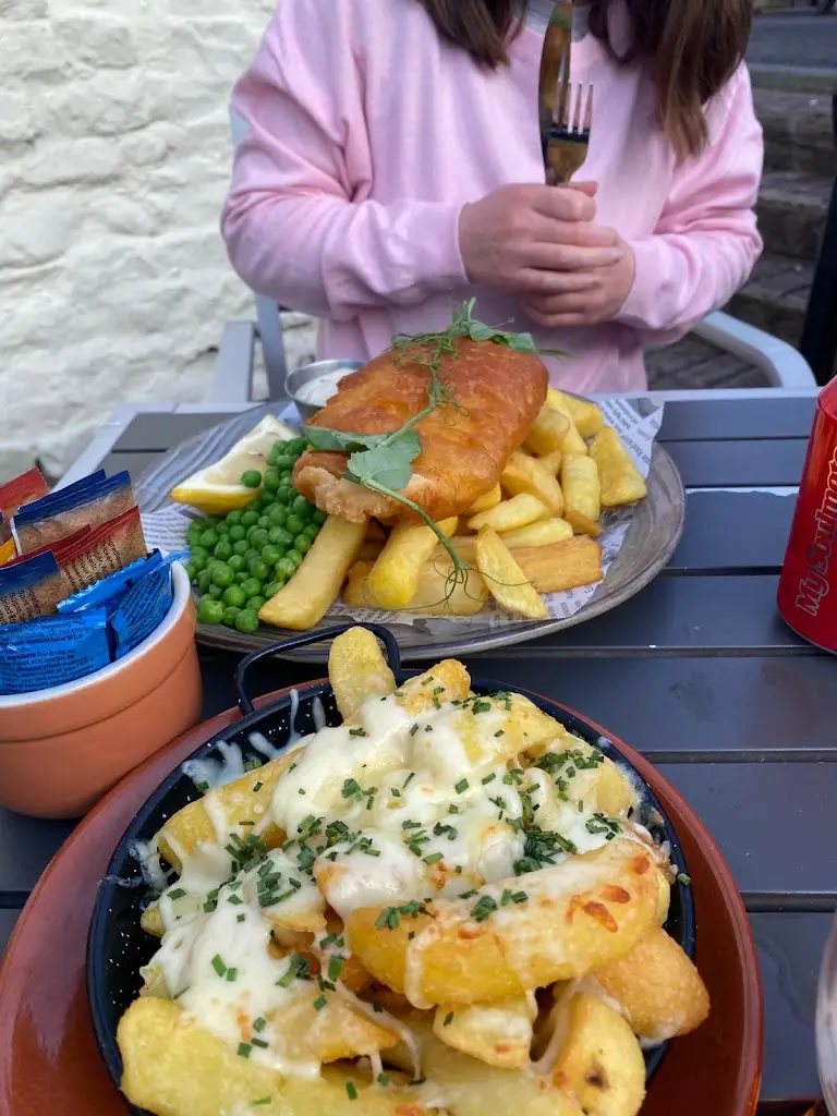 Lauren Mundy_The Bridgend Inn_Govilon_review