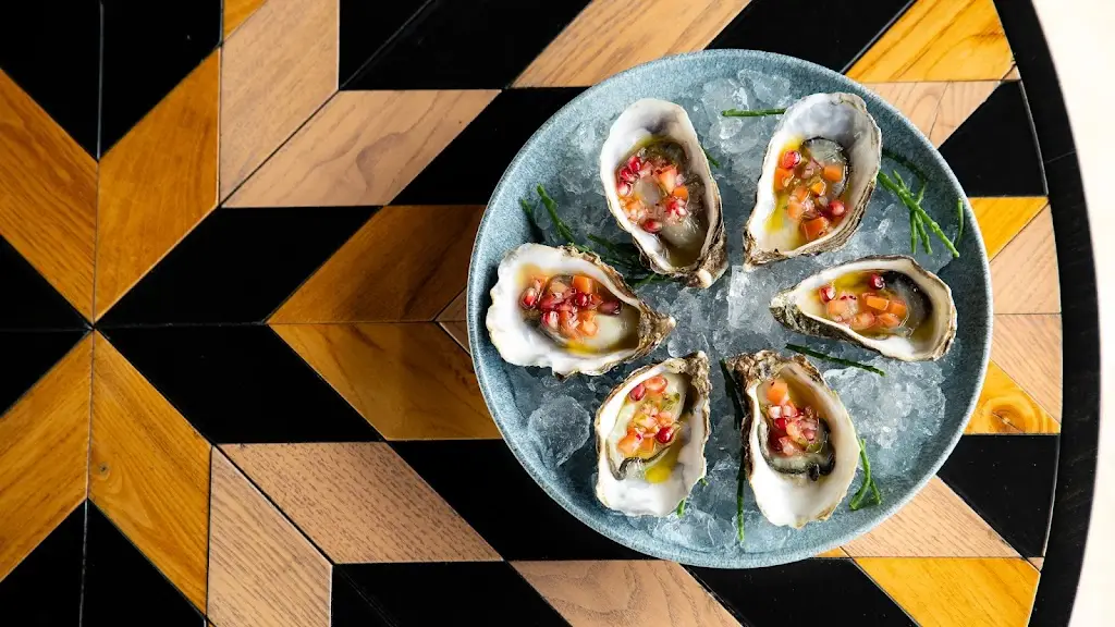 Lan y Môr Restaurant Saundersfoot_Glandwr_slider_image_2