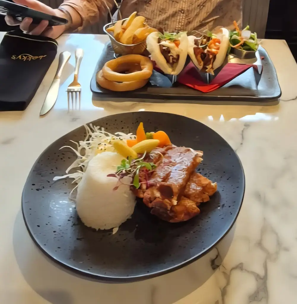 Sarah Anne_Lokky's_Glandwr_review