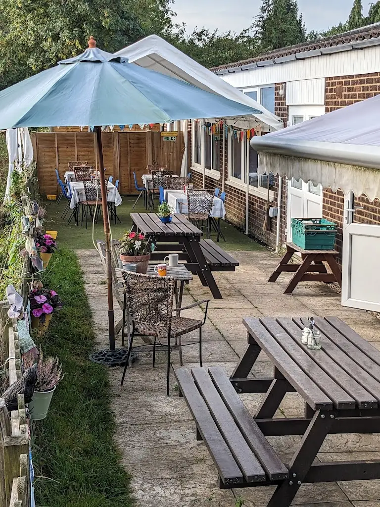 Ria's cafe_Bishops Waltham_slider_image_1