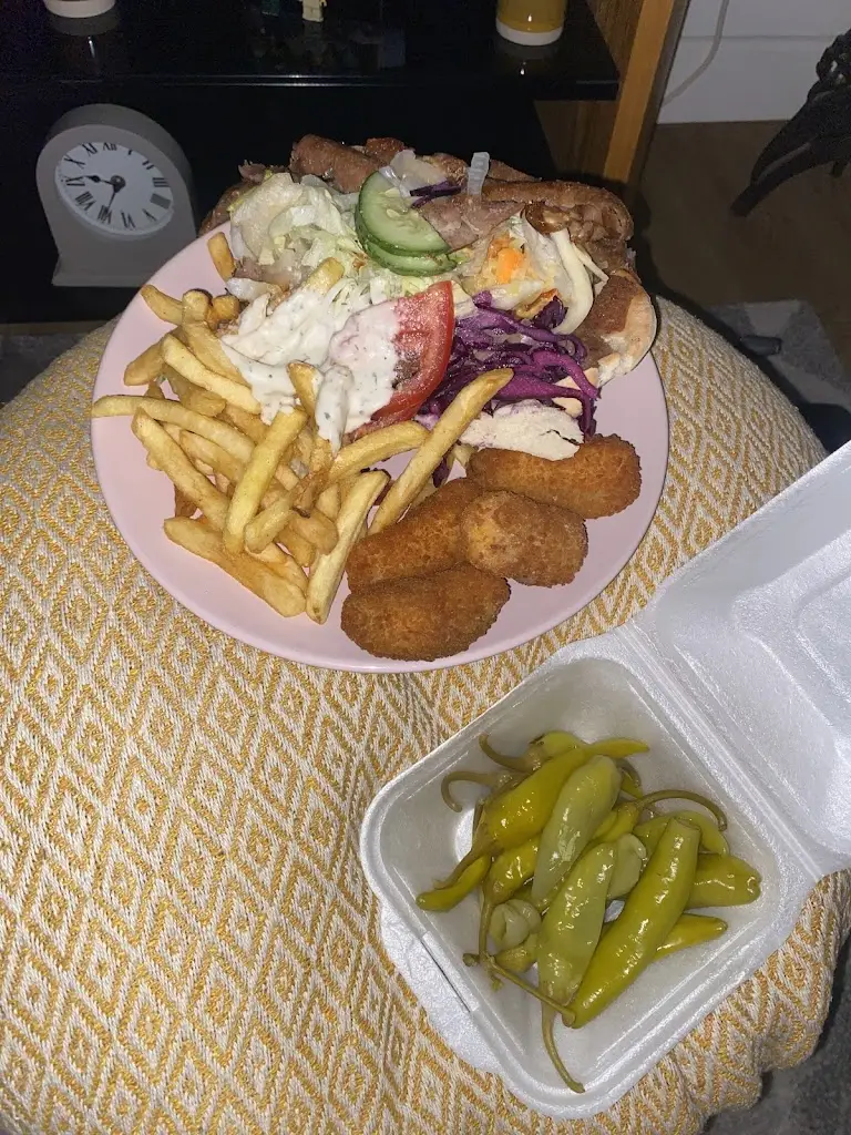 Charlotte Ryan_Memos Kebab And Pizza House_Gilfach Goch_review