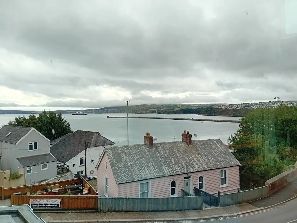 Greg & Alison Platt_Rose & Crown_Goodwick_review