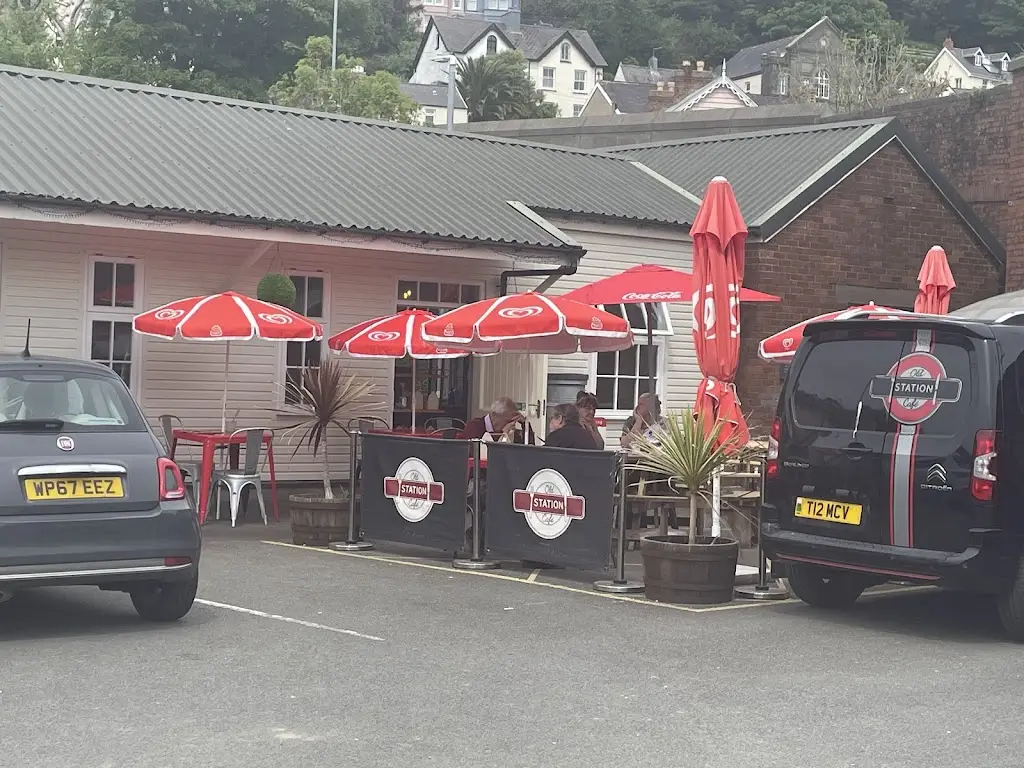Sarah Hennigan_Old Station Café_Goodwick_review