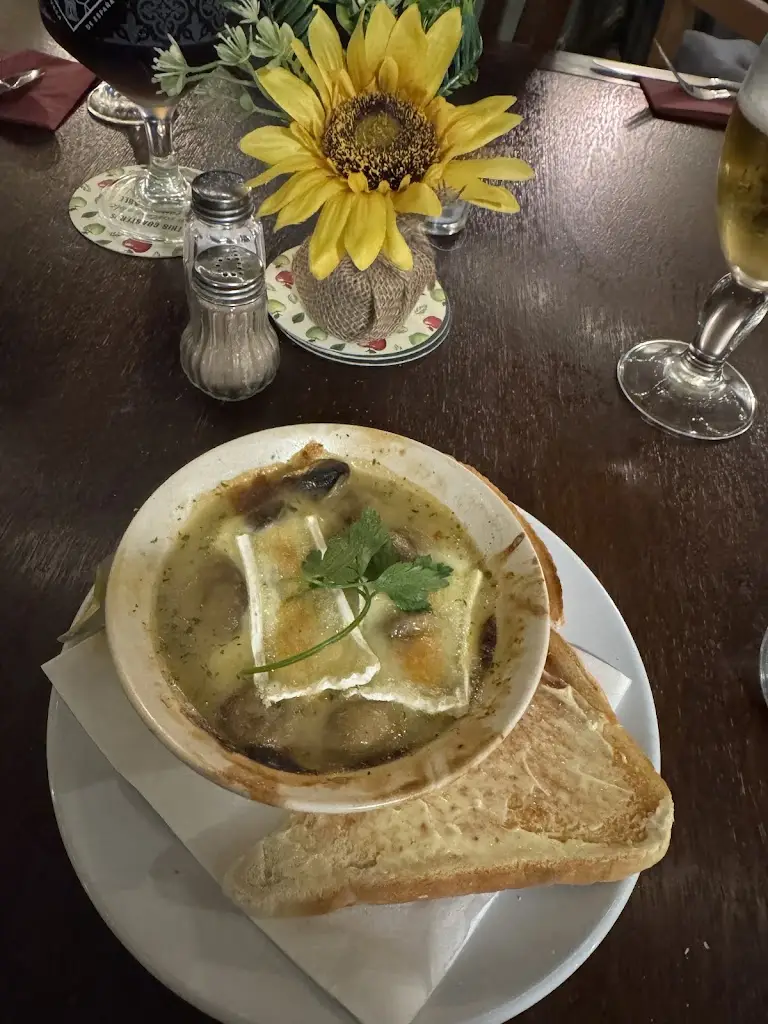 Laura Forshaw_Fox & Grapes_Hawarden_review