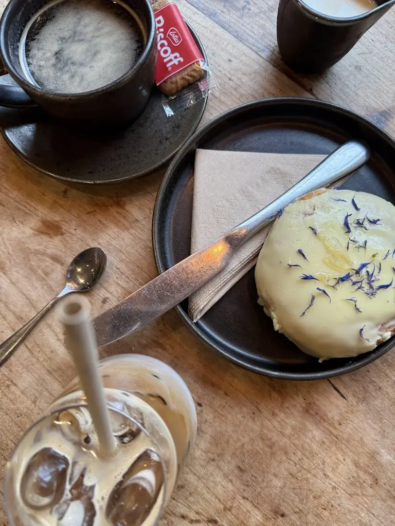 Macky Mann_Caffi Llew Glas_Harlech_review