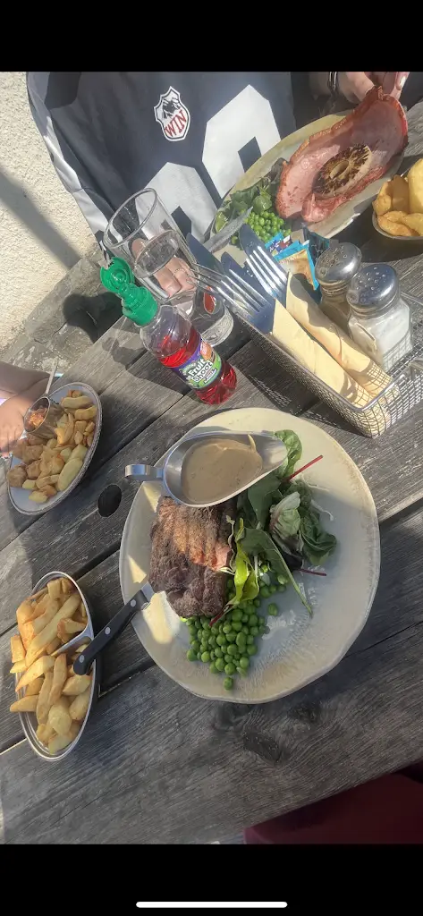 angharad_Kingsbridge Inn_Grovesend_review