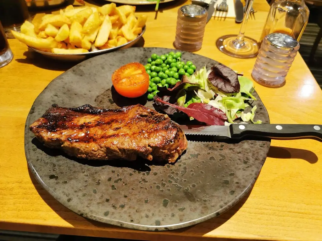 Kingsbridge Inn_Grovesend_slider_image_2