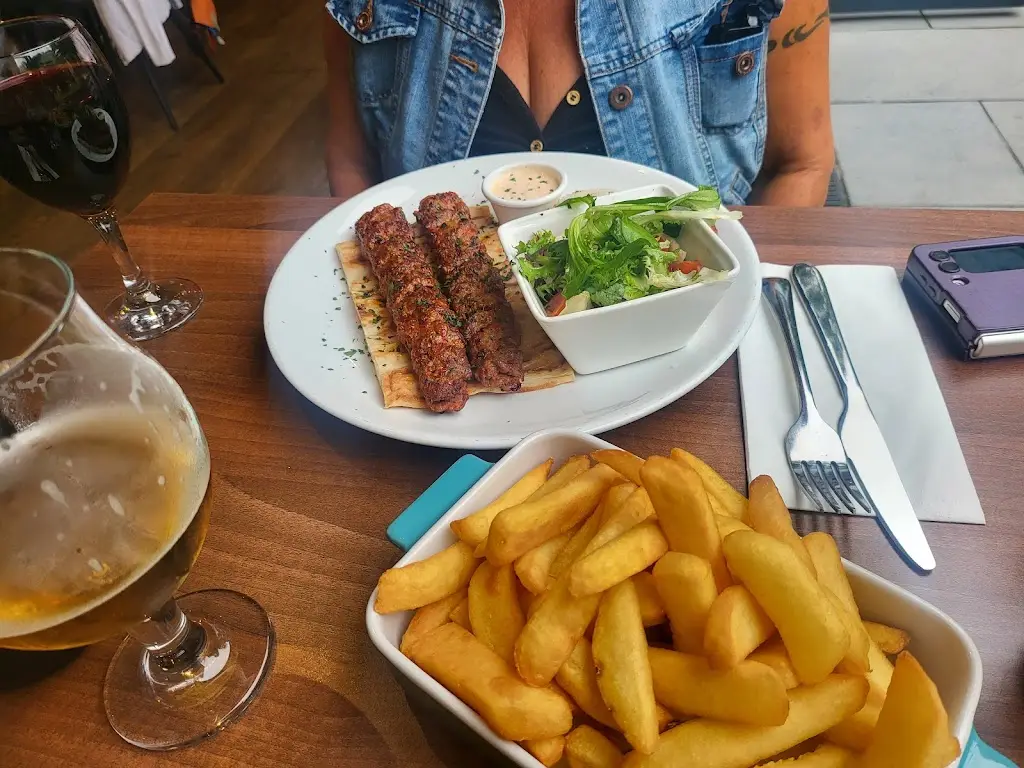 Stuart Mullaney_Lezzet Authentic Restaurant_Grovesend_review