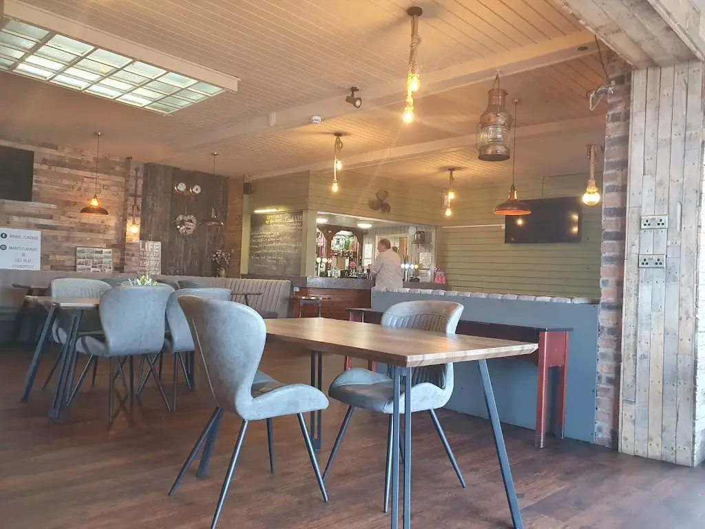 Vicki Rees_Mario's Flavours_Grovesend_recensione