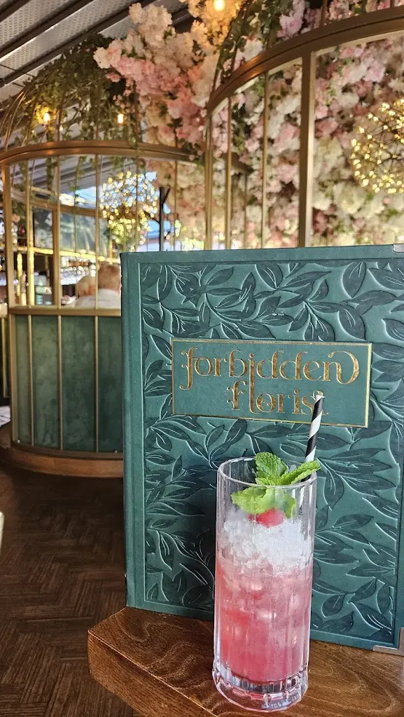 George 22_Forbidden Florist_Haverfordwest_review