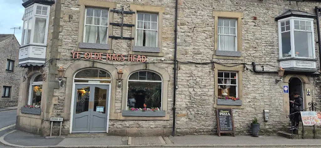 Andrew Warne_Ye Olde Nags Head_Hope_review