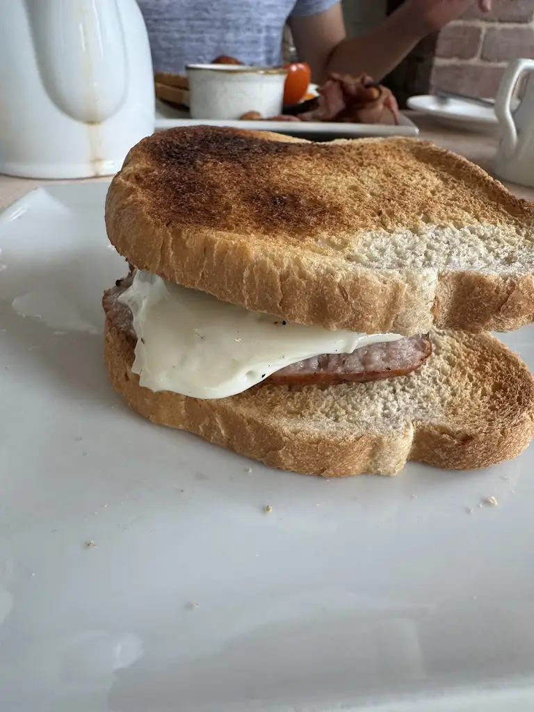 Sadie Wigg_Ye Olde Nags Head_Hope_review