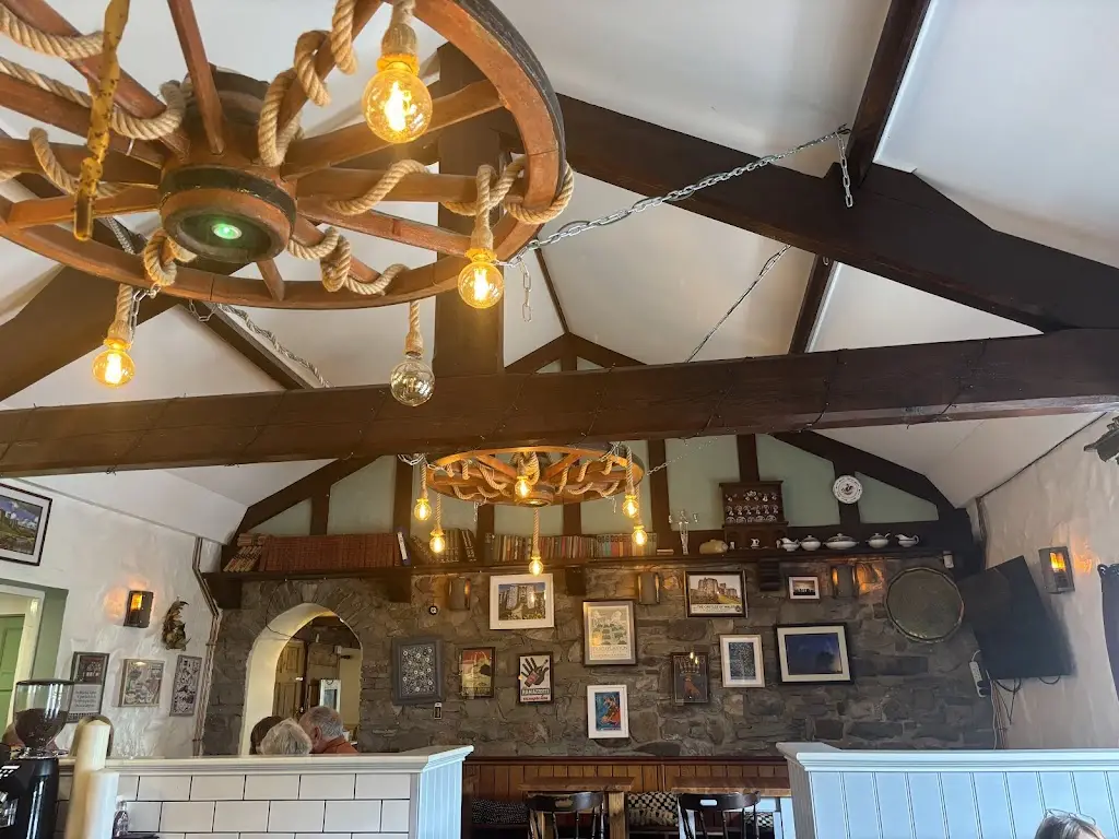 Fara G_The Old Moathouse_Kidwelly_review